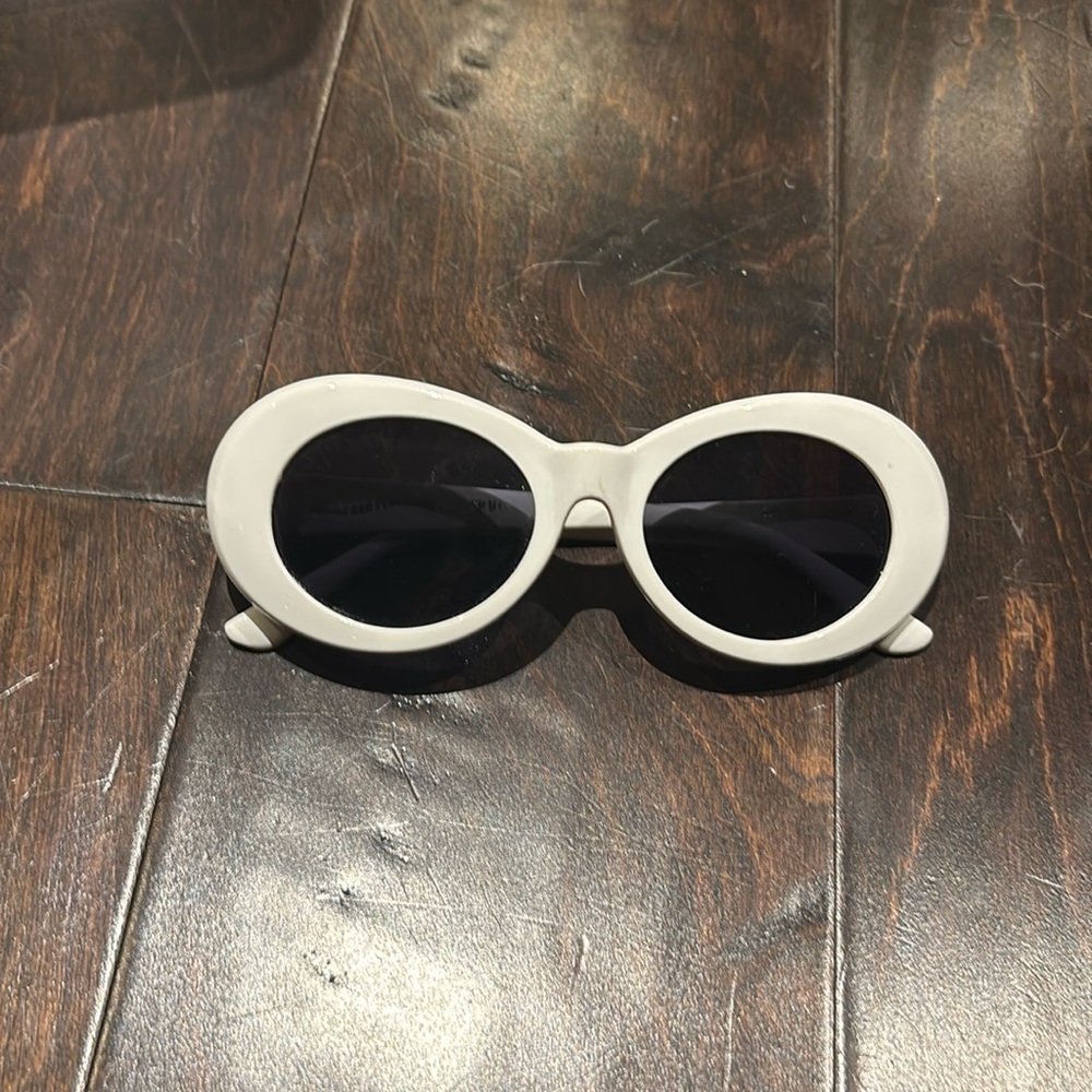 White chunky glasses